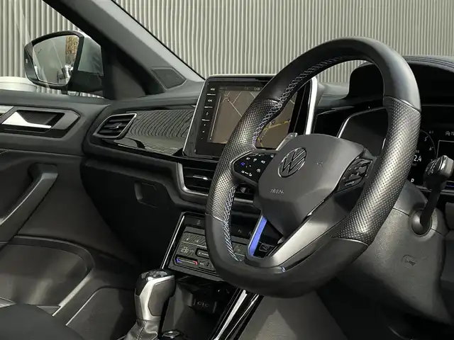 フォルクスワーゲン ＶＷ Ｔ－ロック R 長野県 2022(令4)年 4.4万km ディープブラックパールエフェクト 1オーナー/300PS（300馬力）/4MOTION（四輪駆動）/オールインセーフティ マトリクスLED/DiscoverProナビ/DCC（アダプティブシャシーコントロール）/ブラックレザーシート/運転席パワーシート/Ｄ/Nシートヒーター/バックカメラ/ACC(アダプティブクルーズコントロール)/BSM（ブラインドスポットディテクション）/LKA（レーンキープアシスト）/フルセグTV/デジタルコックピットプロ/ワイヤレスチャージ/PWバックドア/ETC/保証書・取説・スペアキー