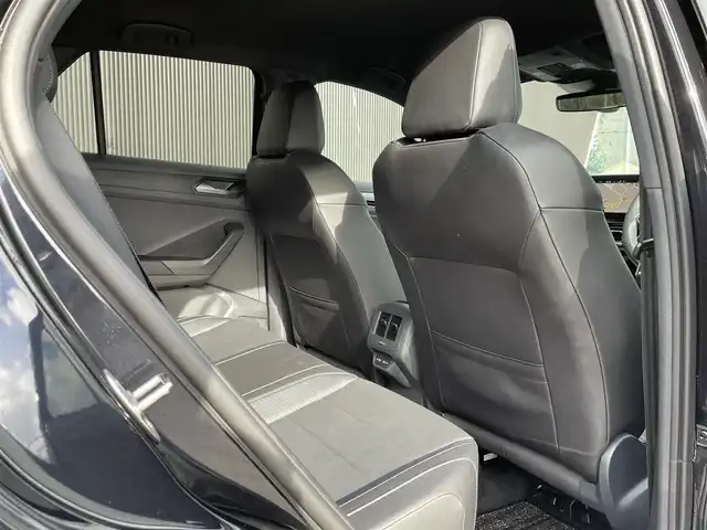 フォルクスワーゲン ＶＷ Ｔ－ロック R 長野県 2022(令4)年 4.4万km ディープブラックパールエフェクト 1オーナー/300PS（300馬力）/4MOTION（四輪駆動）/オールインセーフティ マトリクスLED/DiscoverProナビ/DCC（アダプティブシャシーコントロール）/ブラックレザーシート/運転席パワーシート/Ｄ/Nシートヒーター/バックカメラ/ACC(アダプティブクルーズコントロール)/BSM（ブラインドスポットディテクション）/LKA（レーンキープアシスト）/フルセグTV/デジタルコックピットプロ/ワイヤレスチャージ/PWバックドア/ETC/保証書・取説・スペアキー