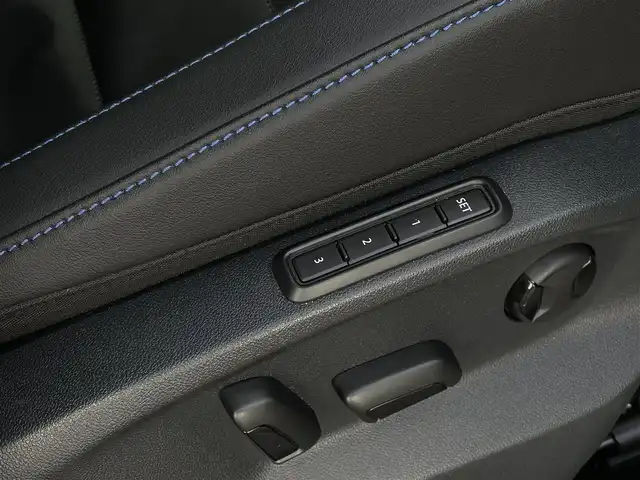 フォルクスワーゲン ＶＷ Ｔ－ロック R 長野県 2022(令4)年 4.4万km ディープブラックパールエフェクト 1オーナー/300PS（300馬力）/4MOTION（四輪駆動）/オールインセーフティ マトリクスLED/DiscoverProナビ/DCC（アダプティブシャシーコントロール）/ブラックレザーシート/運転席パワーシート/Ｄ/Nシートヒーター/バックカメラ/ACC(アダプティブクルーズコントロール)/BSM（ブラインドスポットディテクション）/LKA（レーンキープアシスト）/フルセグTV/デジタルコックピットプロ/ワイヤレスチャージ/PWバックドア/ETC/保証書・取説・スペアキー