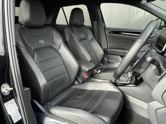 フォルクスワーゲン ＶＷ Ｔ－ロック R 長野県 2022(令4)年 4.4万km ディープブラックパールエフェクト 1オーナー/300PS（300馬力）/4MOTION（四輪駆動）/オールインセーフティ マトリクスLED/DiscoverProナビ/DCC（アダプティブシャシーコントロール）/ブラックレザーシート/運転席パワーシート/Ｄ/Nシートヒーター/バックカメラ/ACC(アダプティブクルーズコントロール)/BSM（ブラインドスポットディテクション）/LKA（レーンキープアシスト）/フルセグTV/デジタルコックピットプロ/ワイヤレスチャージ/PWバックドア/ETC/保証書・取説・スペアキー