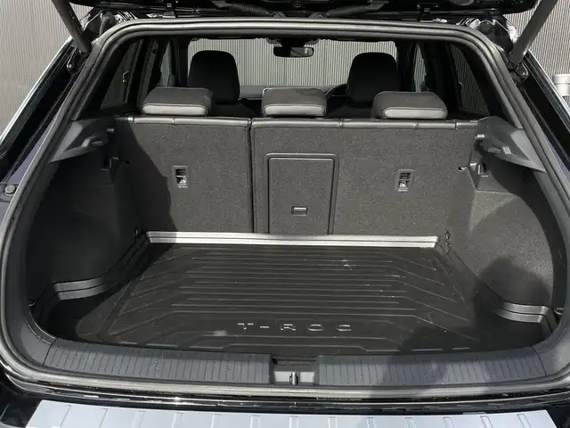 フォルクスワーゲン ＶＷ Ｔ－ロック R 長野県 2022(令4)年 4.4万km ディープブラックパールエフェクト 1オーナー/300PS（300馬力）/4MOTION（四輪駆動）/オールインセーフティ マトリクスLED/DiscoverProナビ/DCC（アダプティブシャシーコントロール）/ブラックレザーシート/運転席パワーシート/Ｄ/Nシートヒーター/バックカメラ/ACC(アダプティブクルーズコントロール)/BSM（ブラインドスポットディテクション）/LKA（レーンキープアシスト）/フルセグTV/デジタルコックピットプロ/ワイヤレスチャージ/PWバックドア/ETC/保証書・取説・スペアキー