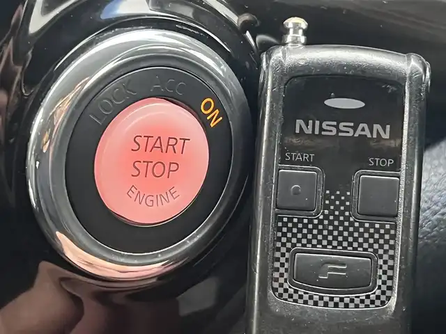 日産 エルグランド 250HWS アーバンクロム 秋田県 2016(平28)年 6.7万km ファントムブラック 純正ナビ/４WD/スマートキー/フルセグ/両側パワスラ/純正アルミ/アイドリングストップ/ステアリングスイッチ/プッシュスタート/フリップダウンモニター/ウォークスルー/オットマン/ETC/純正エンジンスターター/純正フロアマット/純正ドアバイザー/MTモード付AT/パワーウィンドウ/パワーステアリング/横滑り防止/保証書/取扱説明書/記録簿