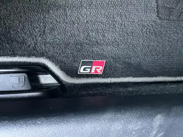 トヨタ ヴィッツ GRスポーツ 高知県 2018(平30)年 8万km ホワイトパールクリスタルシャイン 純正SDナビ/　Bluetooth/ワンセグ/　CD/AM/FM/SD/AUX/ビルトインETC/5速MT/社外マフラー/フォグランプ/プッシュスタート/スマートキー/スペアキー/バックカメラ/純正16インチアルミホイール/純正フロアマット/LEDヘッドライト/エアロパーツ/テールランプスモーク/本革巻きステアリング/衝突被害軽減ブレーキ/オートマチックハイビーム/オートライト/保証書/記録簿/取扱説明書/盗難防止装置