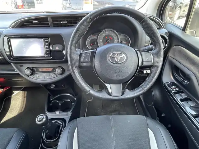 トヨタ ヴィッツ GRスポーツ 群馬県 2018(平30)年 8万km ホワイトパールクリスタルシャイン 純正SDナビ/　Bluetooth/ワンセグ/　CD/AM/FM/SD/AUX/ビルトインETC/5速MT/社外マフラー/フォグランプ/プッシュスタート/スマートキー/スペアキー/バックカメラ/純正16インチアルミホイール/純正フロアマット/LEDヘッドライト/エアロパーツ/テールランプスモーク/本革巻きステアリング/衝突被害軽減ブレーキ/オートマチックハイビーム/オートライト/保証書/記録簿/取扱説明書/盗難防止装置