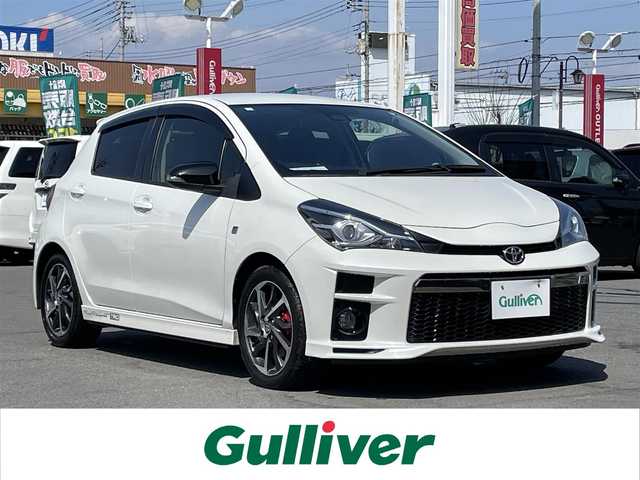 トヨタ ヴィッツ GRスポーツ 群馬県 2018(平30)年 8万km ホワイトパールクリスタルシャイン 純正SDナビ/　Bluetooth/ワンセグ/　CD/AM/FM/SD/AUX/ビルトインETC/5速MT/社外マフラー/フォグランプ/プッシュスタート/スマートキー/スペアキー/バックカメラ/純正16インチアルミホイール/純正フロアマット/LEDヘッドライト/エアロパーツ/テールランプスモーク/本革巻きステアリング/衝突被害軽減ブレーキ/オートマチックハイビーム/オートライト/保証書/記録簿/取扱説明書/盗難防止装置