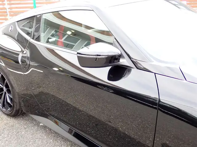 日産 フェアレディ Ｚ バージョンST 千葉県 2024(令6)年 0.1万km 黒 ワンオーナー/純正ナビゲーション/・Bluetooth/AM/FM/バックカメラ/ビルトインETC/3連サブメーター/・電圧計/ターボ回転計/ブースト計/走行支援機能/・インテリジェントクルーズコントロール/・インテリジェントエマージェンシーブレーキ/・踏み間違い衝突防止アシスト/・インテリジェントFCW（前方衝突予測警報）/・BSW（後側方車両検知警報）/・LDW（車線逸脱警報）/・インテリジェントDA（ふらつき警報）/・RCTA（後退時車両検知警報）/赤黒ハーフレザーシート/シートヒーター/プッシュスタート/インテリジェントキー2本/ステアリングスイッチ/パドルシフト/オートライト/LEDヘッドライト/純正19インチAW/純正フロアマット/ウィンカーミラー/電動格納ミラー/取扱説明書/保証書