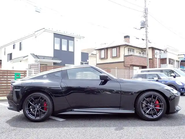 日産 フェアレディ Ｚ バージョンST 千葉県 2024(令6)年 0.1万km 黒 ワンオーナー/純正ナビゲーション/・Bluetooth/AM/FM/バックカメラ/ビルトインETC/3連サブメーター/・電圧計/ターボ回転計/ブースト計/走行支援機能/・インテリジェントクルーズコントロール/・インテリジェントエマージェンシーブレーキ/・踏み間違い衝突防止アシスト/・インテリジェントFCW（前方衝突予測警報）/・BSW（後側方車両検知警報）/・LDW（車線逸脱警報）/・インテリジェントDA（ふらつき警報）/・RCTA（後退時車両検知警報）/赤黒ハーフレザーシート/シートヒーター/プッシュスタート/インテリジェントキー2本/ステアリングスイッチ/パドルシフト/オートライト/LEDヘッドライト/純正19インチAW/純正フロアマット/ウィンカーミラー/電動格納ミラー/取扱説明書/保証書