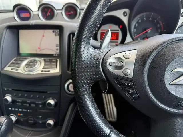 日産 フェアレディ Ｚ 京都府 2008(平20)年 10.1万km ブリリアントホワイトパール 記録簿H23、H25、H27、H29、R2、R4、R5/純正HDDナビゲーション/パドルシフト/ビルトインETC/ステアリングスイッチ/バックカメラ/純正18インチアルミホイール/スペアキー/ニスモフロアマット