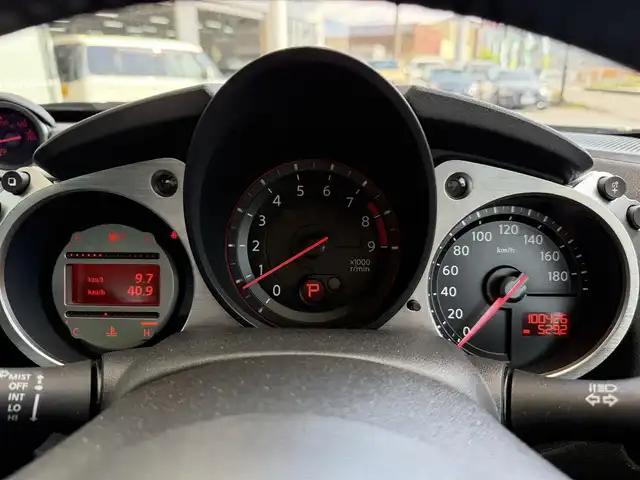 日産 フェアレディ Ｚ 京都府 2008(平20)年 10.1万km ブリリアントホワイトパール 記録簿H23、H25、H27、H29、R2、R4、R5/純正HDDナビゲーション/パドルシフト/ビルトインETC/ステアリングスイッチ/バックカメラ/純正18インチアルミホイール/スペアキー/ニスモフロアマット