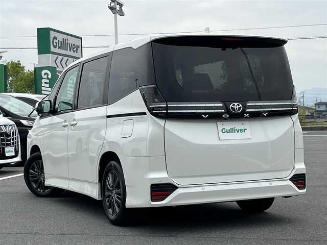 トヨタ ヴォクシー S－G 奈良県 2023(令5)年 1.5万km ホワイトパールクリスタルシャイン トヨタセーフティセンス　/純正ディスプレイオーディオ　/Bluetooth/ビルドインETC/ＵＳＢ入力端子/バックカメラ　/両側パワースライドドア　/電動パーキングブレーキ　/オートマチックブレーキホールド/コーナーセンサー　/クルーズコントロール　/ＬＥＤヘッドライト　/純正フロアマット/純正アルミホイール/オートライト/盗難防止装置