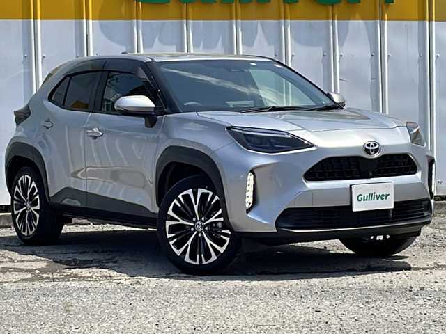トヨタ ヤリスクロス G 千葉県 2023(令5)年 0.2万km シルバーメタリック 外部検査実施済み/登録時走行距離1147km/Apple Car Play/ワンオーナー/純正メモリーナビ/（Bluetooth/USB）/アラウンドビューモニター/ブラインドスポットモニター/純正18インチアルミホイール/セーフティセンス/・プリクラッシュセーフティ/・レーントレーシングアシスト/・レーダークルーズコントロール/・オートマチックハイビーム/・ロードサインアシスト/LEDヘッドライト/スマートキー/ビルトインETC/前方ドライブレコーダー/リヤクロストラフィックアラート/横滑り防止機能/カーテンエアバック/パーキングサポートブレーキ/保証書/取扱説明書/スペアキー