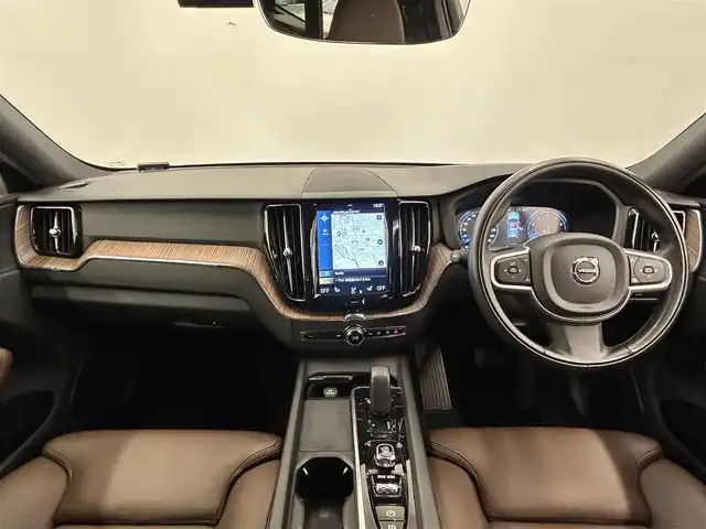 ボルボ ＸＣ６０ B5 AWD モーメンタム 岡山県 2021(令3)年 4.6万km グレー 純正SENSUSナビ/全周囲カメラ/Bluetooth/アップルカープレイ/アンドロイドオート/フルセグTV/ワイヤレスチャージ/ESC/LKA/クロストラフィックアラート/BLIS/パークアシスト/自動駐車/自動発車/衝突回避/ロードサインインフォメーション/アクティブクルーズコントロール/コーナリングライト/アクティブベンディングライト/PTG/パワーシート/ドラレコ/レザーシート