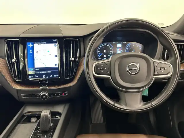 ボルボ ＸＣ６０ B5 AWD モーメンタム 岡山県 2021(令3)年 4.6万km グレー 純正SENSUSナビ/全周囲カメラ/Bluetooth/アップルカープレイ/アンドロイドオート/フルセグTV/ワイヤレスチャージ/ESC/LKA/クロストラフィックアラート/BLIS/パークアシスト/自動駐車/自動発車/衝突回避/ロードサインインフォメーション/アクティブクルーズコントロール/コーナリングライト/アクティブベンディングライト/PTG/パワーシート/ドラレコ/レザーシート