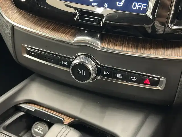 ボルボ ＸＣ６０ B5 AWD モーメンタム 岡山県 2021(令3)年 4.6万km グレー 純正SENSUSナビ/全周囲カメラ/Bluetooth/アップルカープレイ/アンドロイドオート/フルセグTV/ワイヤレスチャージ/ESC/LKA/クロストラフィックアラート/BLIS/パークアシスト/自動駐車/自動発車/衝突回避/ロードサインインフォメーション/アクティブクルーズコントロール/コーナリングライト/アクティブベンディングライト/PTG/パワーシート/ドラレコ/レザーシート
