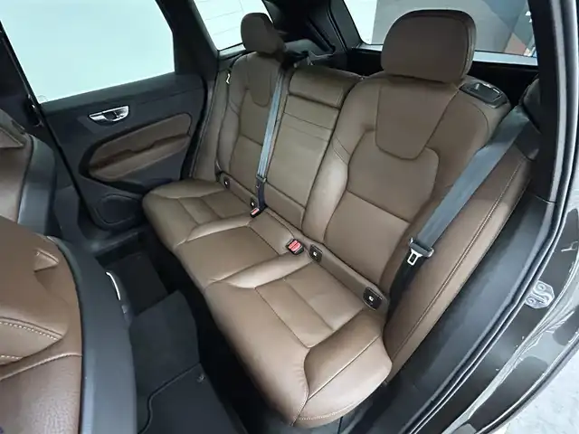 ボルボ ＸＣ６０ B5 AWD モーメンタム 岡山県 2021(令3)年 4.6万km グレー 純正SENSUSナビ/全周囲カメラ/Bluetooth/アップルカープレイ/アンドロイドオート/フルセグTV/ワイヤレスチャージ/ESC/LKA/クロストラフィックアラート/BLIS/パークアシスト/自動駐車/自動発車/衝突回避/ロードサインインフォメーション/アクティブクルーズコントロール/コーナリングライト/アクティブベンディングライト/PTG/パワーシート/ドラレコ/レザーシート