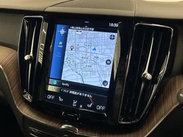 ボルボ ＸＣ６０ B5 AWD モーメンタム 岡山県 2021(令3)年 4.6万km グレー 純正SENSUSナビ/全周囲カメラ/Bluetooth/アップルカープレイ/アンドロイドオート/フルセグTV/ワイヤレスチャージ/ESC/LKA/クロストラフィックアラート/BLIS/パークアシスト/自動駐車/自動発車/衝突回避/ロードサインインフォメーション/アクティブクルーズコントロール/コーナリングライト/アクティブベンディングライト/PTG/パワーシート/ドラレコ/レザーシート