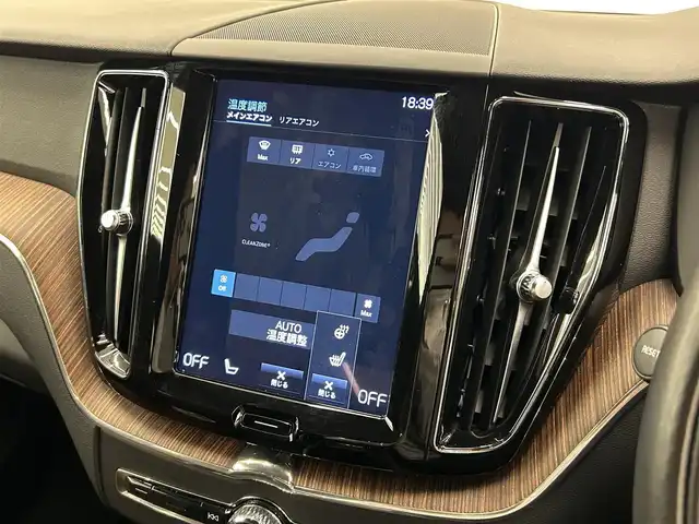ボルボ ＸＣ６０ B5 AWD モーメンタム 岡山県 2021(令3)年 4.6万km グレー 純正SENSUSナビ/全周囲カメラ/Bluetooth/アップルカープレイ/アンドロイドオート/フルセグTV/ワイヤレスチャージ/ESC/LKA/クロストラフィックアラート/BLIS/パークアシスト/自動駐車/自動発車/衝突回避/ロードサインインフォメーション/アクティブクルーズコントロール/コーナリングライト/アクティブベンディングライト/PTG/パワーシート/ドラレコ/レザーシート