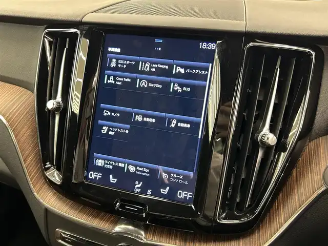 ボルボ ＸＣ６０ B5 AWD モーメンタム 岡山県 2021(令3)年 4.6万km グレー 純正SENSUSナビ/全周囲カメラ/Bluetooth/アップルカープレイ/アンドロイドオート/フルセグTV/ワイヤレスチャージ/ESC/LKA/クロストラフィックアラート/BLIS/パークアシスト/自動駐車/自動発車/衝突回避/ロードサインインフォメーション/アクティブクルーズコントロール/コーナリングライト/アクティブベンディングライト/PTG/パワーシート/ドラレコ/レザーシート