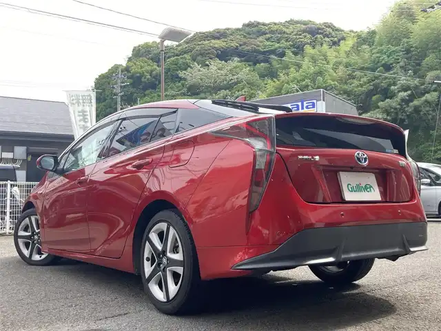 トヨタ プリウス A プレミアム　ツーリングセレ 長崎県 2016(平28)年 3.3万km エモーショナルレッド トヨタセーフティセンス/・衝突被害軽減ブレーキ/・レーダークルーズコントロール/・レーンキープアシスト/・オートマチックハイビーム/ディーラーOP・SDナビ【DSZT-YC4T】/(Bluetooth接続・フルセグTV・DVD再生)/バックカメラ/レザーシート/パワーシート/シートヒーター/ヘッドアップディスプレイ/パーキングアシスト/LEDオートヘッドライト/ステアリングスイッチ/革巻きステアリング/ISOFIX/ALLオートパワーウィンドウ/スマートキー・スペアキー/後方車両接近警報