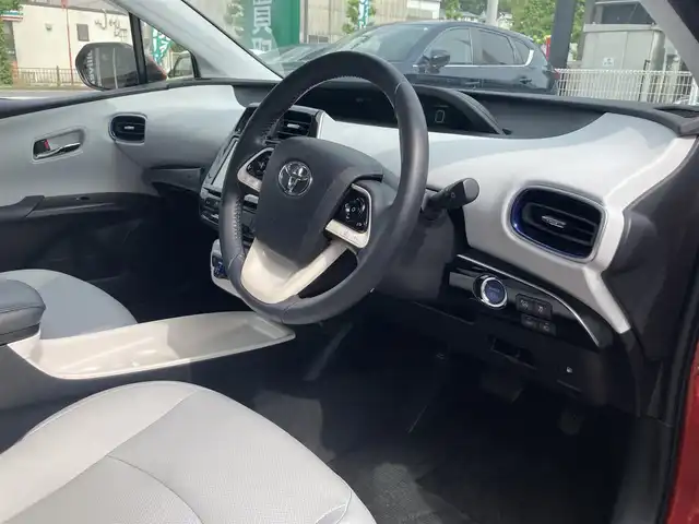 トヨタ プリウス A プレミアム　ツーリングセレ 長崎県 2016(平28)年 3.3万km エモーショナルレッド トヨタセーフティセンス/・衝突被害軽減ブレーキ/・レーダークルーズコントロール/・レーンキープアシスト/・オートマチックハイビーム/ディーラーOP・SDナビ【DSZT-YC4T】/(Bluetooth接続・フルセグTV・DVD再生)/バックカメラ/レザーシート/パワーシート/シートヒーター/ヘッドアップディスプレイ/パーキングアシスト/LEDオートヘッドライト/ステアリングスイッチ/革巻きステアリング/ISOFIX/ALLオートパワーウィンドウ/スマートキー・スペアキー/後方車両接近警報