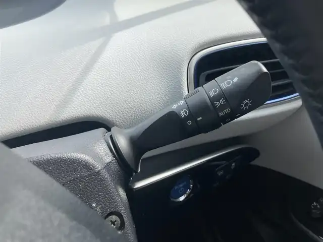 トヨタ プリウス A プレミアム　ツーリングセレ 長崎県 2016(平28)年 3.3万km エモーショナルレッド トヨタセーフティセンス/・衝突被害軽減ブレーキ/・レーダークルーズコントロール/・レーンキープアシスト/・オートマチックハイビーム/ディーラーOP・SDナビ【DSZT-YC4T】/(Bluetooth接続・フルセグTV・DVD再生)/バックカメラ/レザーシート/パワーシート/シートヒーター/ヘッドアップディスプレイ/パーキングアシスト/LEDオートヘッドライト/ステアリングスイッチ/革巻きステアリング/ISOFIX/ALLオートパワーウィンドウ/スマートキー・スペアキー/後方車両接近警報