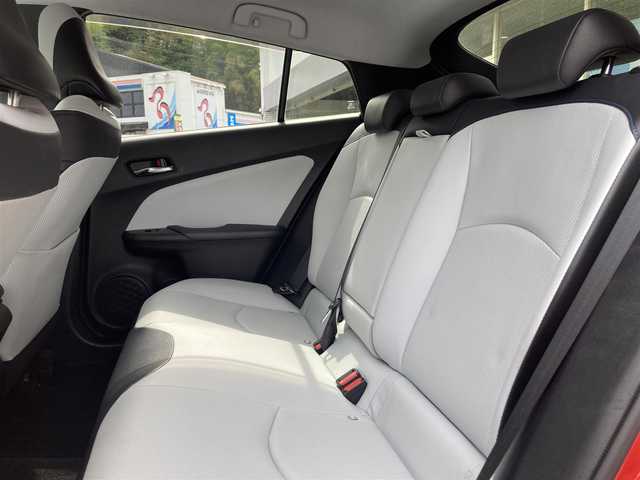 トヨタ プリウス A プレミアム　ツーリングセレ 長崎県 2016(平28)年 3.3万km エモーショナルレッド トヨタセーフティセンス/・衝突被害軽減ブレーキ/・レーダークルーズコントロール/・レーンキープアシスト/・オートマチックハイビーム/ディーラーOP・SDナビ【DSZT-YC4T】/(Bluetooth接続・フルセグTV・DVD再生)/バックカメラ/レザーシート/パワーシート/シートヒーター/ヘッドアップディスプレイ/パーキングアシスト/LEDオートヘッドライト/ステアリングスイッチ/革巻きステアリング/ISOFIX/ALLオートパワーウィンドウ/スマートキー・スペアキー/後方車両接近警報