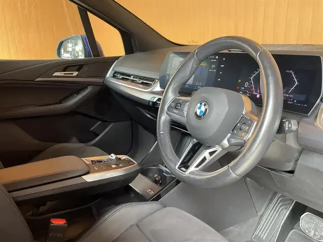 ＢＭＷ ＢＭＷ ２１８ｄ アクティブツアラー Mスポーツ 愛知県 2022(令4)年 2万km 青Ｍ 純正HDDナビ/　BT/USB/AppleCarPlay/AndroidAuto/リアビューカメラ/アクティブクルーズコントロール/レーンキープアシスト/ブラインドスポットモニター/パーキングアシスト/パドルシフト/ハーフレザーシート/パワーシート/シートヒーター/ワイヤレスチャージング/アダプティブLEDヘッドライト/パワーバックドア/純正１７インチAW/保証書/取扱説明書/スペアキー