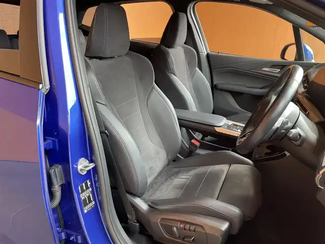 ＢＭＷ ＢＭＷ ２１８ｄ アクティブツアラー Mスポーツ 愛知県 2022(令4)年 2万km 青Ｍ 純正HDDナビ/　BT/USB/AppleCarPlay/AndroidAuto/リアビューカメラ/アクティブクルーズコントロール/レーンキープアシスト/ブラインドスポットモニター/パーキングアシスト/パドルシフト/ハーフレザーシート/パワーシート/シートヒーター/ワイヤレスチャージング/アダプティブLEDヘッドライト/パワーバックドア/純正１７インチAW/保証書/取扱説明書/スペアキー