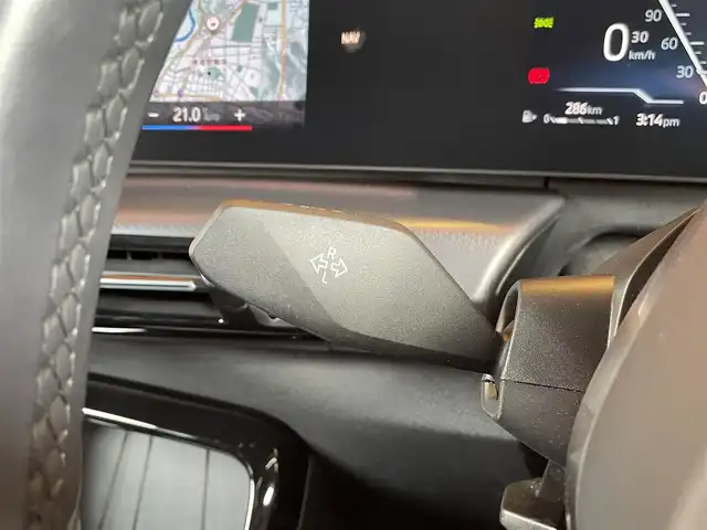 ＢＭＷ ＢＭＷ ２１８ｄ アクティブツアラー Mスポーツ 愛知県 2022(令4)年 2万km 青Ｍ 純正HDDナビ/　BT/USB/AppleCarPlay/AndroidAuto/リアビューカメラ/アクティブクルーズコントロール/レーンキープアシスト/ブラインドスポットモニター/パーキングアシスト/パドルシフト/ハーフレザーシート/パワーシート/シートヒーター/ワイヤレスチャージング/アダプティブLEDヘッドライト/パワーバックドア/純正１７インチAW/保証書/取扱説明書/スペアキー