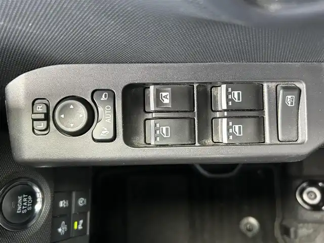 ダイハツ タフト G 新潟県 2020(令2)年 2.1万km サンドベージュメタリック ガラスルーフ/衝突軽減/社外ナビ/(AM/FM/CD/BT/ワンセグ)/バックカメラ/アイドリングストップ/コーナーセンサー/ルーフレール/シートヒーター/革巻きステアリング/ステアリングスイッチ/AUTOライト/LEDヘッドライト/フォグランプ/横滑り防止/プッシュスタート/スマートキー