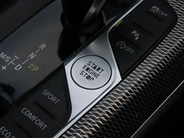 ＢＭＷ ３２０ｉ Mスポーツ 宮城県 2019(平31)年 6.9万km ミネラルグレー 純正ナビ/・ＢＴ・ＵＳＢ・screen mirroring/バックカメラ/・パーキングアシスト/前後コーナーセンサー/インテリジェントセーフティ/パワートランク/ハーフレザーシート/・左右パワーシート・シートヒーター/アダプティブクルーズコントロール/コンフォートアクセス/ワイヤレス充電/オートブレーキホールド/オートハイビーム/パドルシフト/ミラー一体型ＥＴＣ/ドライビングモード/ＬＥＤヘッドライト/前後フォグライト