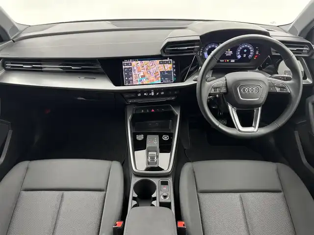 アウディ アウディ Ａ３ スポーツバック30TFSI 福井県 2024(令6)年 0.7万km 白 ナビゲーションパッケージ/MMIナビゲーションシステム/バーチャルコックピット/デジタルTVチューナー/ビルトインETC2.0/アウディサウンドシステム/スマートフォンインターフェイス/コンビニエンスパッケージ/バックカメラ/LEDヘッドライトパッケージ/オートライト/オートハイビーム/シートヒーター /アシスタンスパッケージ/ブラインドスポットモニター/ドライブモードセレクト/前後コーナーセンサー/パドルシフト/アダプティブクルーズコントロール/スマートキー/プリクラッシュセーフティ