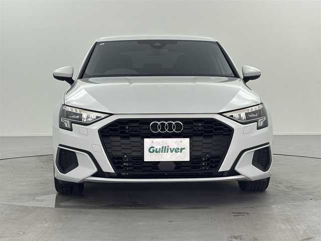 アウディ アウディ Ａ３ スポーツバック30TFSI 福井県 2024(令6)年 0.7万km 白 ナビゲーションパッケージ/MMIナビゲーションシステム/バーチャルコックピット/デジタルTVチューナー/ビルトインETC2.0/アウディサウンドシステム/スマートフォンインターフェイス/コンビニエンスパッケージ/バックカメラ/LEDヘッドライトパッケージ/オートライト/オートハイビーム/シートヒーター /アシスタンスパッケージ/ブラインドスポットモニター/ドライブモードセレクト/前後コーナーセンサー/パドルシフト/アダプティブクルーズコントロール/スマートキー/プリクラッシュセーフティ