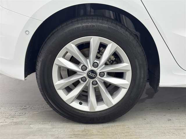 アウディ アウディ Ａ３ スポーツバック30TFSI 福井県 2024(令6)年 0.7万km 白 ナビゲーションパッケージ/MMIナビゲーションシステム/バーチャルコックピット/デジタルTVチューナー/ビルトインETC2.0/アウディサウンドシステム/スマートフォンインターフェイス/コンビニエンスパッケージ/バックカメラ/LEDヘッドライトパッケージ/オートライト/オートハイビーム/シートヒーター /アシスタンスパッケージ/ブラインドスポットモニター/ドライブモードセレクト/前後コーナーセンサー/パドルシフト/アダプティブクルーズコントロール/スマートキー/プリクラッシュセーフティ