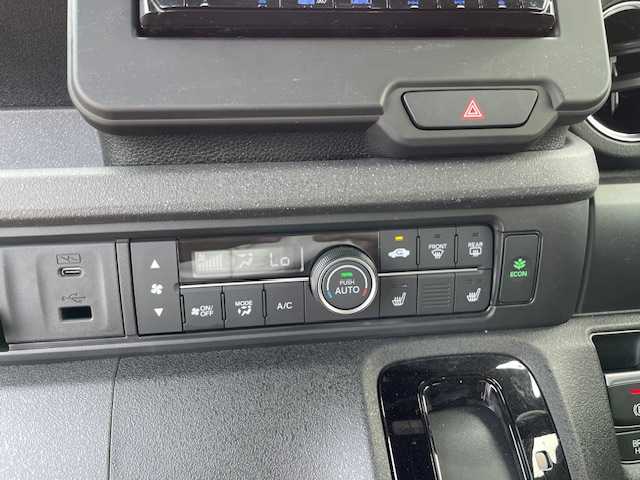 ホンダ Ｎ ＢＯＸ カスタム ターボ 大阪府 2024(令6)年 0.5万km プラチナホワイトパール ナビ　/地デジ　/Ｂｌｕｅｔｏｏｔｈ　/バックカメラ　/両側パワースライドドア　/ハーフレザーシート　/シートヒーター　/レーダークルーズコントロール　/ドラレコ　/ＥＴＣ　/スマートキー　/ＬＥＤヘッドライト