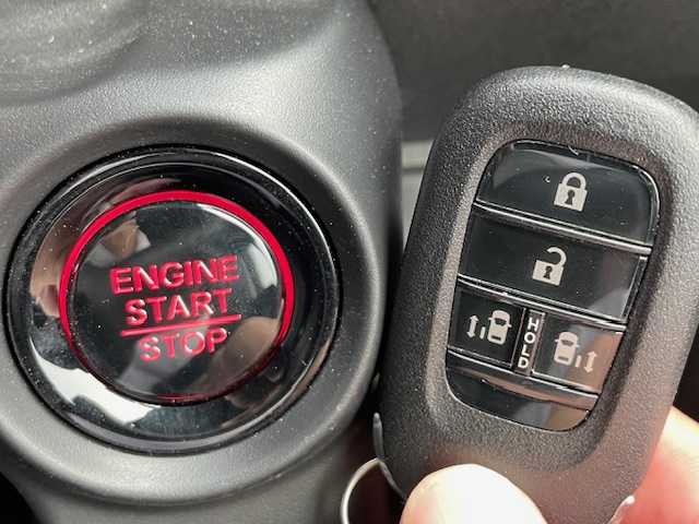 ホンダ Ｎ ＢＯＸ カスタム ターボ 大阪府 2024(令6)年 0.5万km プラチナホワイトパール ナビ　/地デジ　/Ｂｌｕｅｔｏｏｔｈ　/バックカメラ　/両側パワースライドドア　/ハーフレザーシート　/シートヒーター　/レーダークルーズコントロール　/ドラレコ　/ＥＴＣ　/スマートキー　/ＬＥＤヘッドライト