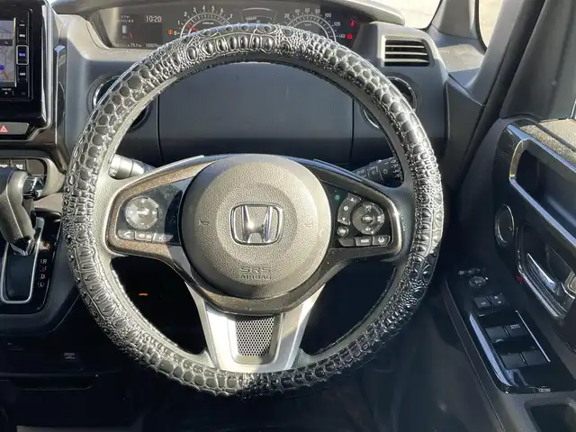 ホンダ Ｎ ＢＯＸ G L ホンダセンシング 東京都 2019(令1)年 10万km プラチナホワイトパール (株)IDOMが運営する【じしゃロン昭島店】の自社ローン対象車両になります。こちらは現金ご利用時の価格です。自社ローンご希望の方は別途その旨お申付け下さい。/純正ナビ（メモリ・ＤＶＤ・ＴＶ）/バックカメラ/片側パワースライドドア/ＥＴＣ/ドライブレコーダー（前のみ）/スマートキー/エンジンスタートボタン