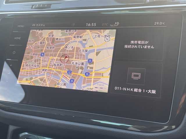 フォルクスワーゲン ティグアン TSI ハイライン 高知県 2018(平30)年 1.7万km ピュアホワイト 純正ナビ/【CD/DVD/SD/フルセグ】/AppleCarPlay/AndroidAudio/全方位モニター/バックカメラ/ETC２．０/テクノロジーパッケージ/ヘッドアップディスプレイ/同一車線内全車速運転支援システム/アダクティブクルーズコントロール/レーンキープアシストシステム/レーンチェンジアシストシステム/プリクラッシュブレーキシステム/電動リアゲート/リアトラフィックアラート/LEDヘッドライト/デジタルメーター/純正フロアマット/全席シートヒーター/純正AW　18インチ