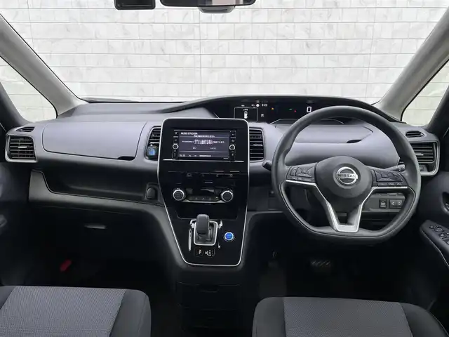 日産 セレナ e－パワー XV 宮崎県 2020(令2)年 3.5万km ホワイト 純正ナビ/フルセグTV/両側パワースライドドア/アラウンドビューモニター/ビルトインETC/ドライブレコーダー/クルーズコントロール/コーナーセンサー/全方位運転支援システム/・衝突被害軽減ブレーキ/・踏み間違い衝突防止/・車線逸脱防止支援/・後方衝突防止支援/・標識検知/ふらつき警報/SRSエアバッグ(カーテン/サイド)/織物/トリコットコンビシート/パーソナルテーブル/USB電源ソケット/純正15インチアルミホイール/インテリジェントキー/プッシュパワースターター/禁煙車