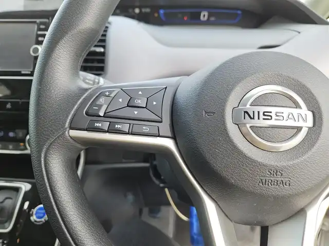 日産 セレナ e－パワー XV 宮崎県 2020(令2)年 3.5万km ホワイト 〇純正ナビ/〇フルセグTV/〇両側パワースライドドア/〇バックカメラ/〇アラウンドビューモニター/〇ビルトインETC/〇ドライブレコーダー/〇クルーズコントロール/〇コーナーセンサー/〇エマージェンシーブレーキ/〇全方位運転支援システム/〇SRSエアバッグ/〇織物/トリコットコンビシート/〇パーソナルテーブル/〇USB電源ソケット/〇純正15インチアルミホイール/〇インテリジェントキー/プッシュパワースターター/〇禁煙車