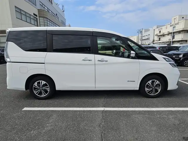 日産 セレナ e－パワー XV 宮崎県 2020(令2)年 3.5万km ホワイト 〇純正ナビ/〇フルセグTV/〇両側パワースライドドア/〇バックカメラ/〇アラウンドビューモニター/〇ビルトインETC/〇ドライブレコーダー/〇クルーズコントロール/〇コーナーセンサー/〇エマージェンシーブレーキ/〇全方位運転支援システム/〇SRSエアバッグ/〇織物/トリコットコンビシート/〇パーソナルテーブル/〇USB電源ソケット/〇純正15インチアルミホイール/〇インテリジェントキー/プッシュパワースターター/〇禁煙車