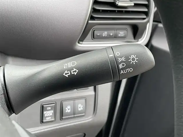 日産 セレナ e－パワー XV 宮崎県 2020(令2)年 3.5万km ホワイト 純正ナビ/フルセグTV/両側パワースライドドア/アラウンドビューモニター/ビルトインETC/ドライブレコーダー/クルーズコントロール/コーナーセンサー/全方位運転支援システム/・衝突被害軽減ブレーキ/・踏み間違い衝突防止/・車線逸脱防止支援/・後方衝突防止支援/・標識検知/ふらつき警報/SRSエアバッグ(カーテン/サイド)/織物/トリコットコンビシート/パーソナルテーブル/USB電源ソケット/純正15インチアルミホイール/インテリジェントキー/プッシュパワースターター/禁煙車