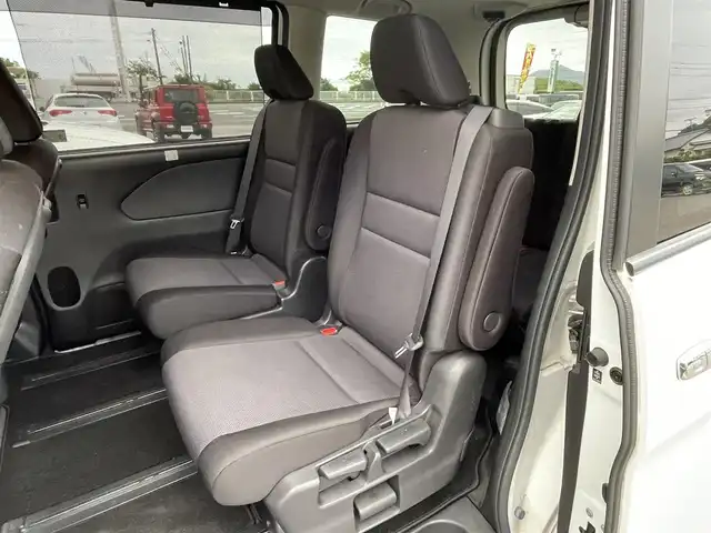 日産 セレナ e－パワー XV 宮崎県 2020(令2)年 3.5万km ホワイト 純正ナビ/フルセグTV/両側パワースライドドア/アラウンドビューモニター/ビルトインETC/ドライブレコーダー/クルーズコントロール/コーナーセンサー/全方位運転支援システム/・衝突被害軽減ブレーキ/・踏み間違い衝突防止/・車線逸脱防止支援/・後方衝突防止支援/・標識検知/ふらつき警報/SRSエアバッグ(カーテン/サイド)/織物/トリコットコンビシート/パーソナルテーブル/USB電源ソケット/純正15インチアルミホイール/インテリジェントキー/プッシュパワースターター/禁煙車