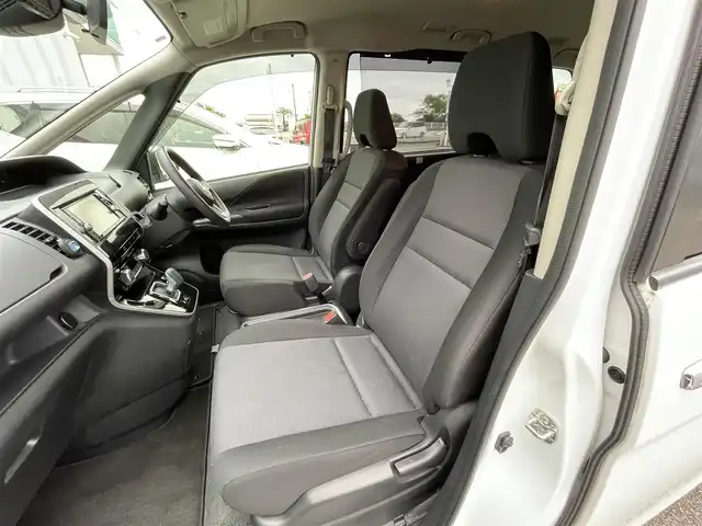 日産 セレナ e－パワー XV 宮崎県 2020(令2)年 3.5万km ホワイト 純正ナビ/フルセグTV/両側パワースライドドア/アラウンドビューモニター/ビルトインETC/ドライブレコーダー/クルーズコントロール/コーナーセンサー/全方位運転支援システム/・衝突被害軽減ブレーキ/・踏み間違い衝突防止/・車線逸脱防止支援/・後方衝突防止支援/・標識検知/ふらつき警報/SRSエアバッグ(カーテン/サイド)/織物/トリコットコンビシート/パーソナルテーブル/USB電源ソケット/純正15インチアルミホイール/インテリジェントキー/プッシュパワースターター/禁煙車