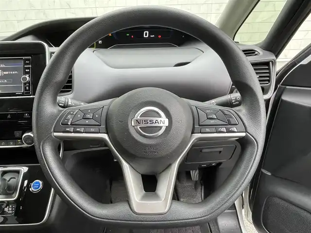 日産 セレナ e－パワー XV 宮崎県 2020(令2)年 3.5万km ホワイト 純正ナビ/フルセグTV/両側パワースライドドア/アラウンドビューモニター/ビルトインETC/ドライブレコーダー/クルーズコントロール/コーナーセンサー/全方位運転支援システム/・衝突被害軽減ブレーキ/・踏み間違い衝突防止/・車線逸脱防止支援/・後方衝突防止支援/・標識検知/ふらつき警報/SRSエアバッグ(カーテン/サイド)/織物/トリコットコンビシート/パーソナルテーブル/USB電源ソケット/純正15インチアルミホイール/インテリジェントキー/プッシュパワースターター/禁煙車