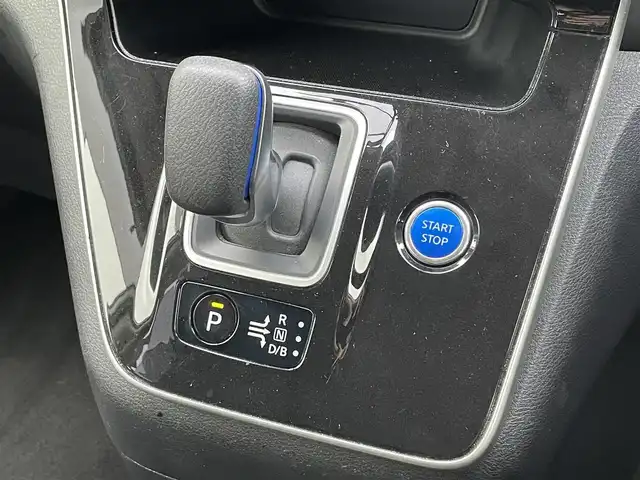 日産 セレナ e－パワー XV 宮崎県 2020(令2)年 3.5万km ホワイト 純正ナビ/フルセグTV/両側パワースライドドア/アラウンドビューモニター/ビルトインETC/ドライブレコーダー/クルーズコントロール/コーナーセンサー/全方位運転支援システム/・衝突被害軽減ブレーキ/・踏み間違い衝突防止/・車線逸脱防止支援/・後方衝突防止支援/・標識検知/ふらつき警報/SRSエアバッグ(カーテン/サイド)/織物/トリコットコンビシート/パーソナルテーブル/USB電源ソケット/純正15インチアルミホイール/インテリジェントキー/プッシュパワースターター/禁煙車