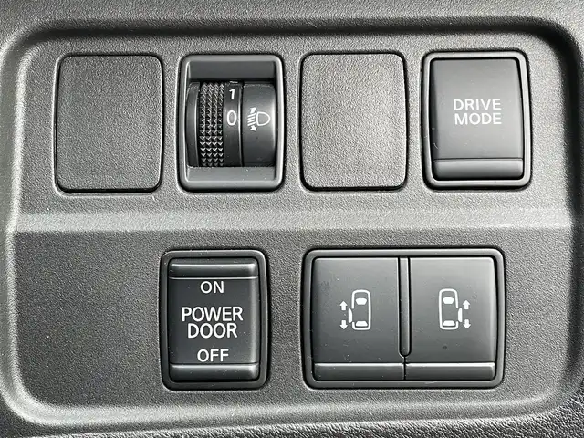 日産 セレナ e－パワー XV 宮崎県 2020(令2)年 3.5万km ホワイト 純正ナビ/フルセグTV/両側パワースライドドア/アラウンドビューモニター/ビルトインETC/ドライブレコーダー/クルーズコントロール/コーナーセンサー/全方位運転支援システム/・衝突被害軽減ブレーキ/・踏み間違い衝突防止/・車線逸脱防止支援/・後方衝突防止支援/・標識検知/ふらつき警報/SRSエアバッグ(カーテン/サイド)/織物/トリコットコンビシート/パーソナルテーブル/USB電源ソケット/純正15インチアルミホイール/インテリジェントキー/プッシュパワースターター/禁煙車