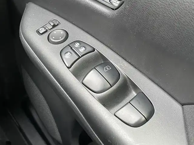 日産 セレナ e－パワー XV 宮崎県 2020(令2)年 3.5万km ホワイト 純正ナビ/フルセグTV/両側パワースライドドア/アラウンドビューモニター/ビルトインETC/ドライブレコーダー/クルーズコントロール/コーナーセンサー/全方位運転支援システム/・衝突被害軽減ブレーキ/・踏み間違い衝突防止/・車線逸脱防止支援/・後方衝突防止支援/・標識検知/ふらつき警報/SRSエアバッグ(カーテン/サイド)/織物/トリコットコンビシート/パーソナルテーブル/USB電源ソケット/純正15インチアルミホイール/インテリジェントキー/プッシュパワースターター/禁煙車