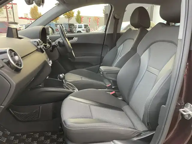 アウディ Ａ１ スポーツバック 1．4TFSI 福岡県 2012(平24)年 8.5万km ワインⅡ 純正ナビ/ETC/オートライト/パドルシフト/プッシュスタート/社外レーダー/ドラレコ/スペアキー