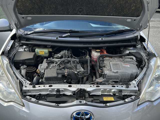 トヨタ アクア S 大阪府 2013(平25)年 11.3万km シルバーM 純正SDナビ/BTオーディオ/CD/DVD/バックカメラ/オートライト/ドライブレコーダー/ETC/ステアリングスイッチ/ライトレベライザー/電動格納ミラー/フロアマット/ドアバイザー/スマートキープッシュスタート/スペアキー